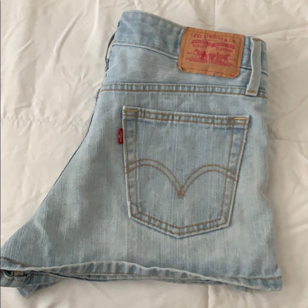 Ladies (Juniors) Levi’s Jean Shorts